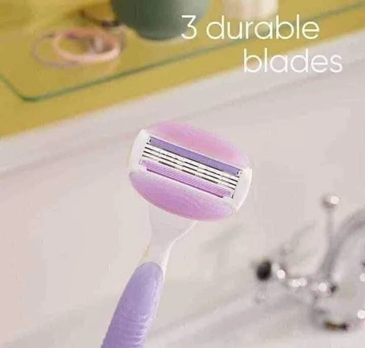 Gillette Venus Breeze 4-Blade Razor - Image 3