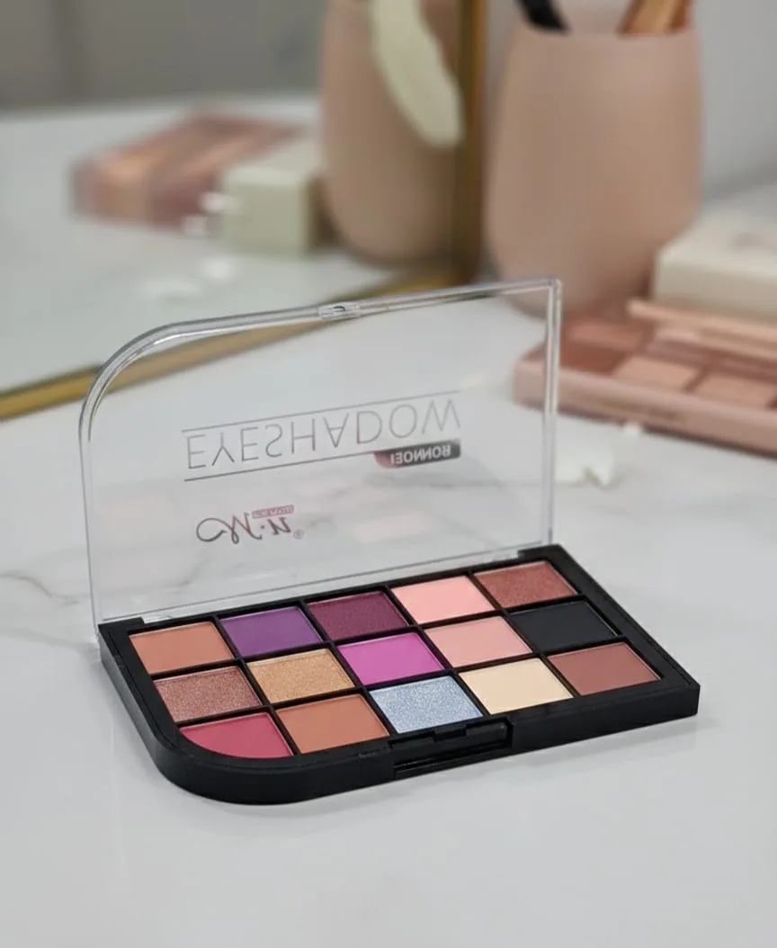 M.N 15 Color Eyeshadow Palette - Image 3