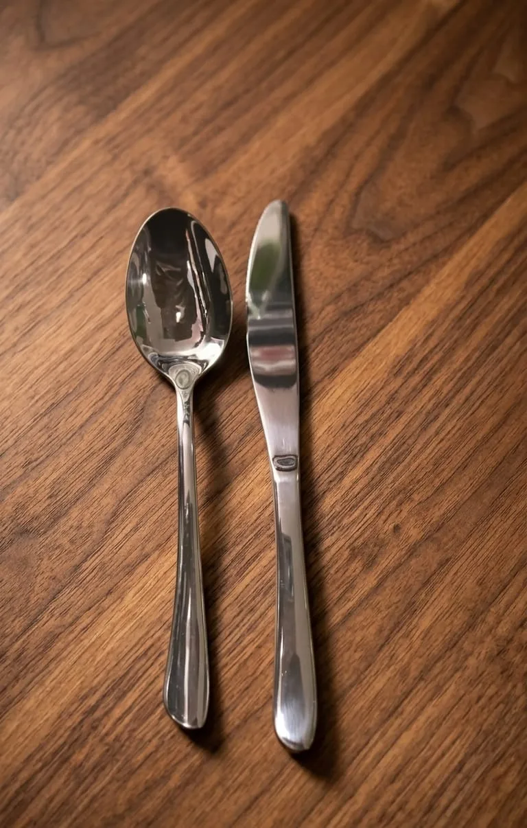 "Crown design cutlery set" - Image 5